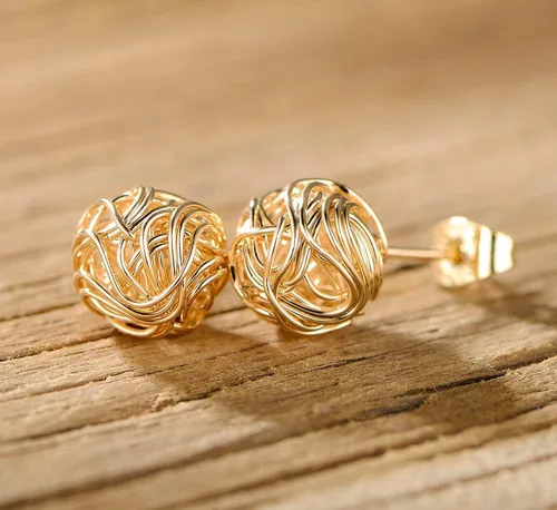 Miniatura 5 de Aretes de oro con nudo de amor para mujeres y niñas Barzel - Aretes de tuerca chapados en oro de 18 quilates con nudo de amor de 0.394 in