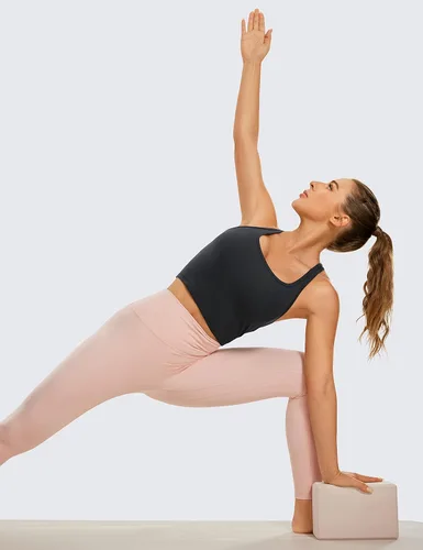Miniatura 3 de CRZ YOGA Butterluxe - Brasier deportivo con espalda en Y para mujer, con espalda en Y, camiseta corta acolchada con cuello redondo y almohadillas