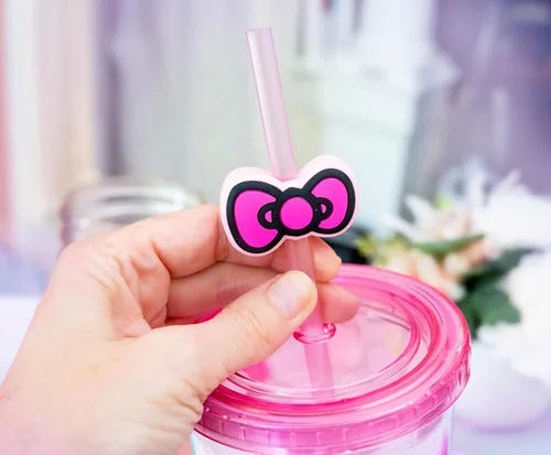 Miniatura 5 de Silver Buffalo Sanrio Hello Kitty Bow Pink Polka Dots - Vaso frío de plástico con tapa y tapa con pajita, 24 onzas Lazo Hello Kitty y lunares rosados