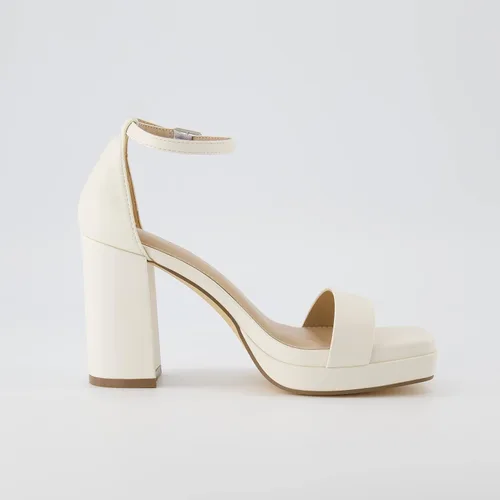 Miniatura 4 de CUSHIONAIRE Sandalia Grammy de plataforma con tacón de bloque de una banda para mujer + espuma viscoelástica, anchos disponibles