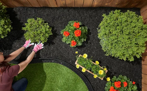 Miniatura 4 de Rubberific Mantillo de goma triturada prémium para jardines, césped y paisajismo, color de larga duración, parece mantillo de madera natural