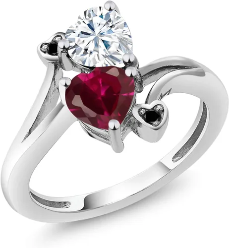 Gem Stone King Anillo de oro blanco de 10 quilates con diamantes en forma de corazón incoloro 1.80cttw moissanita y rubí creado (disponible