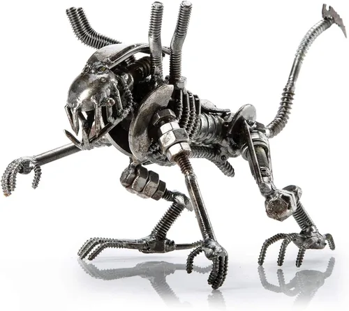 KALIFANO Mini escultura de metal reciclado inspirada en xenomorfos hecha a mano con chatarra, arte de acero inspirado en alienígenas contra