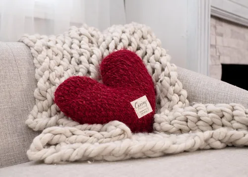 Miniatura 7 de DEMDACO Giving Heart - Almohada decorativa de felpa con peso de algodón de 10 x 11 pulgadas, color rojo arándano
