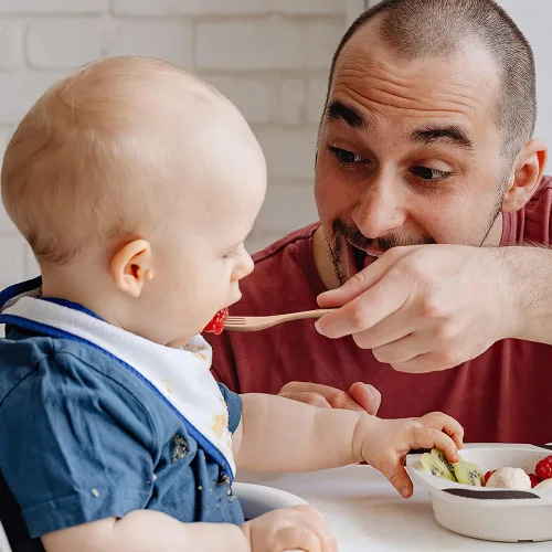 Miniatura 5 de YFWOOD 4 utensilios para niños pequeños, tenedores y cucharas de madera natural, esenciales para la alimentación del bebé, cubiertos seguros