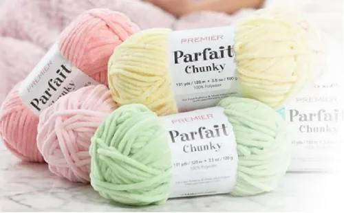 Miniatura 6 de Premier Yarns Parfait - Hilo de felpilla grueso, 3.5 onzas, peso súper voluminoso, paquete de 3 unidades con soportes para punto de Bella (chocolate)