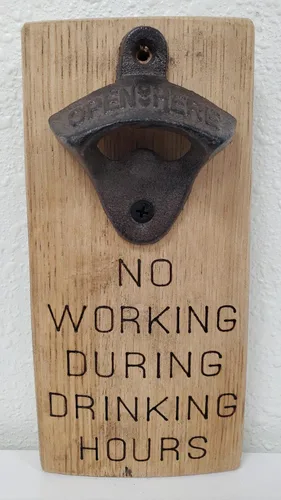 Miniatura 3 de Abrebotellas de madera recuperada montado en la pared con 4 frases diferentes para elegir