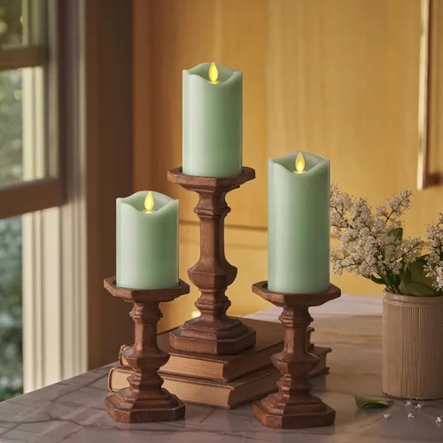 Miniatura 13 de Matchless Candle Co. de Luminara Juego de 3 (3" x 4.5", 5.5", 6.5") Vela sin llama LED parpadeante con pilas, llama móvil, pilar de cera, borde