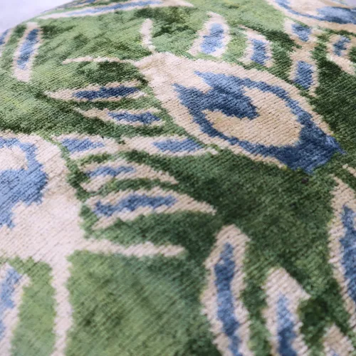 Miniatura 4 de CANVELLO -Exquisita almohada/cojín de plumón: almohadas de plumas elegancia y arte Almohadas icónicas con diseño Ikat Seda de terciopelo suave