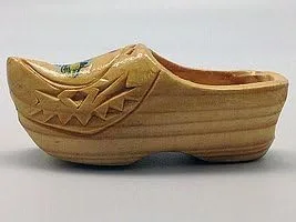 Miniatura 3 de Servilletero de madera para zapatos tallados