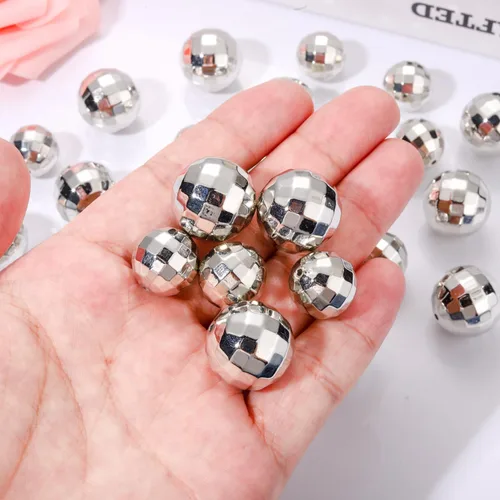 Miniatura 4 de 50 cuentas de bola de discoteca para hacer joyas, cuentas reflectantes de bola de espejo facetadas, dijes plateados de mini bola de discoteca