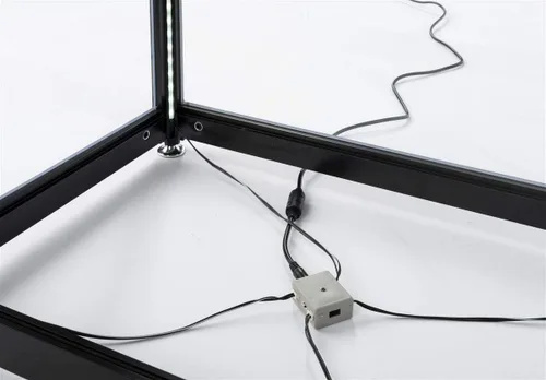 Miniatura 5 de Displays2go Vitrinas de 2 pies de ancho con iluminación de esquina - Negro (DCKDMT24B)