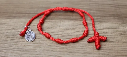 Miniatura 2 de Pulsera de San Judas con rosario pequeño, con medalla de San Judas, color rojo