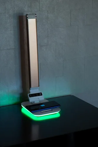Miniatura 2 de Lámpara de escritorio con luz de acento RGB, cargador inalámbrico, puerto USB, controles de luz regulables (oro rosa)