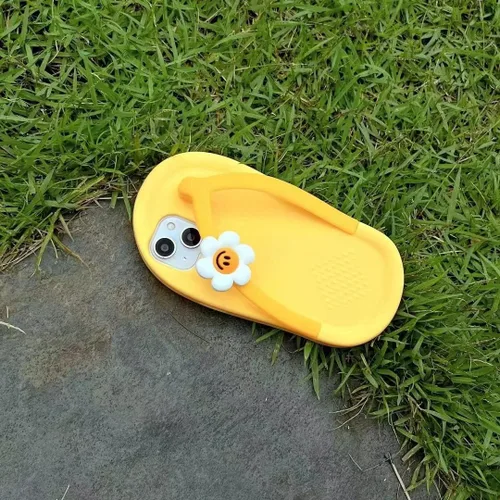 Miniatura 7 de Yatchen Funda Kawaii para iPhone 11, diseño de pantuflas amarillas de dibujos animados con chanclas de flores, funda 3D de silicona suave para tenis