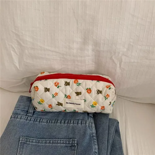 Miniatura 5 de Bolsa de maquillaje Kawaii bonita bolsa de cosméticos de felpa japonesa, bolsa de aseo peluda con patrones de flores de oso de hadas con cremallera