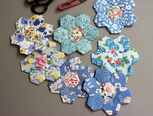 Miniatura 5 de Cuadros de tela de algodón 100% para niños, suministros de acolchado de 5 pulgadas, paquetes precortados de tela floral azul en liquidación
