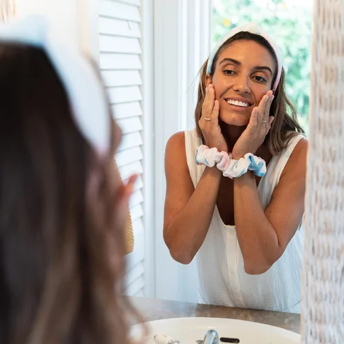 Miniatura 3 de FROG SAC Diadema de spa para lavar la cara, adolescentes y niñas con teñido anudado, diademas y muñequeras, toalla de maquillaje facial suave