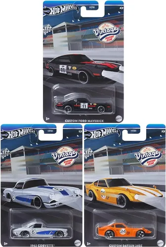 Hot Wheels Vintage Racing Club 2024 - Paquete de 3 (HRT81‑956B) | 1962 Corvette, Ford Maverick personalizado y Datsun 240Z personalizados | Coches