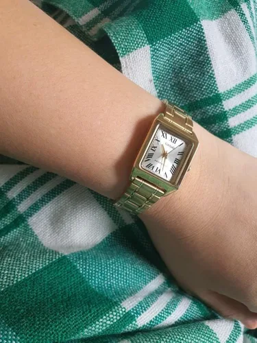Miniatura 8 de Casio LTP-V007G-9B - Reloj de vestir rectangular de acero inoxidable con esfera dorada romana para mujer, Oro, Movimiento de cuarzo