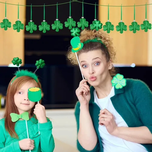 Miniatura 5 de Aurelema 12 adornos grandes de trébol del día de San Patricio de 2.36 pulgadas para árbol, adornos de trébol verde irlandés, decoraciones