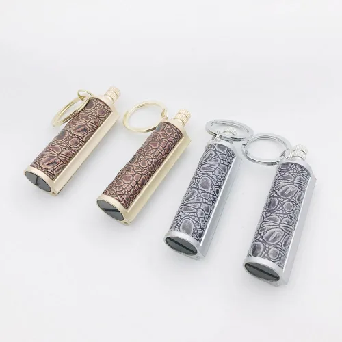 Miniatura 3 de Encendedor de pedernal de metal con aceite de queroseno, llavero de metal para acampar (color al azar)