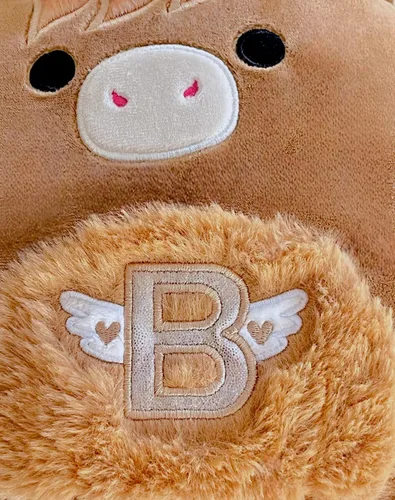 Miniatura 2 de Squishmallows Wilfred Longhorn - Peluche marrón vaca de 8 pulgadas con monograma con plateado brillante B en el vientre y fosas nasales rosadas