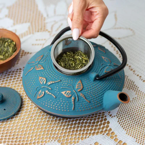 Miniatura 3 de Juego de té japonés de 7 piezas, tetera de hierro fundido "Blue Butterfly" con 2 tazas de té, 2 platillos, infusor de té y salvamanteles