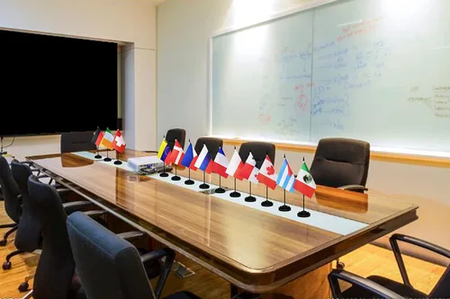 Miniatura 7 de Juego de banderas colombianas de lujo para escritorio de Colombia, pequeñas banderas de escritorio colombianas en miniatura con poste sólido, base