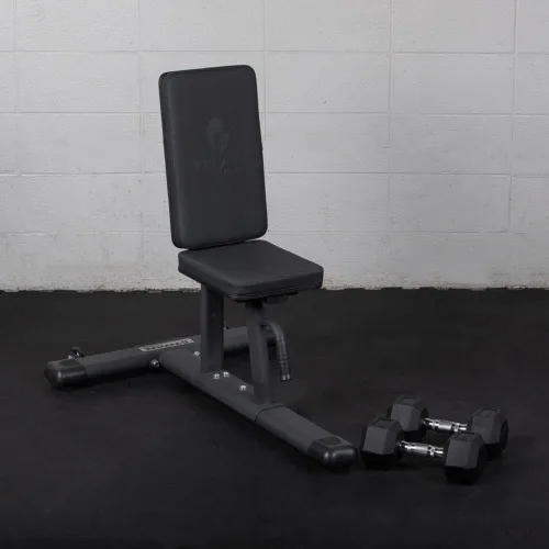 Miniatura 8 de Banco de Peso Sentado Titan Fitness, Capacidad hasta 330 LB, Respaldo Ergonómico Inclinado, Cómodo Acolchado HeftyGrip, Asa Frontal, Ruedas Traseras