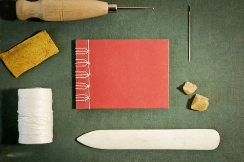 Miniatura 8 de DEEDYGO Herramienta de carpeta de hueso auténtica: puntuación, pliegue, plegado y bruñido para manualidades de papel, tarjetas y cuero, perfecta