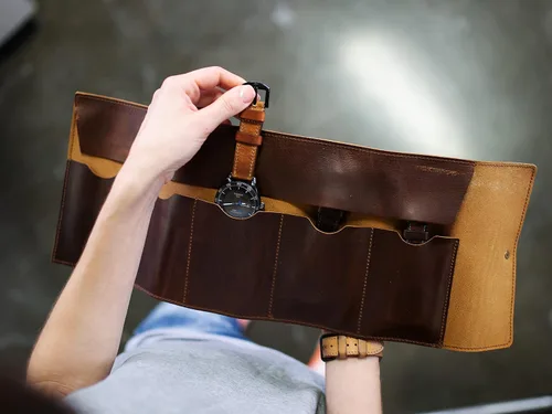 Miniatura 3 de OleksynPrannyk Rollo de cuero para reloj, organizador de joyas de viaje, hecho a mano, estuche protector para reloj con correa de cierre