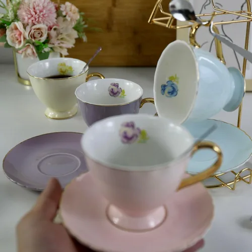 Miniatura 4 de Taza y platillo de café estilo europeo, juego de 4 tazas de café de porcelana para el hogar, cocina, fiesta de té (4 colores/juego surtido)
