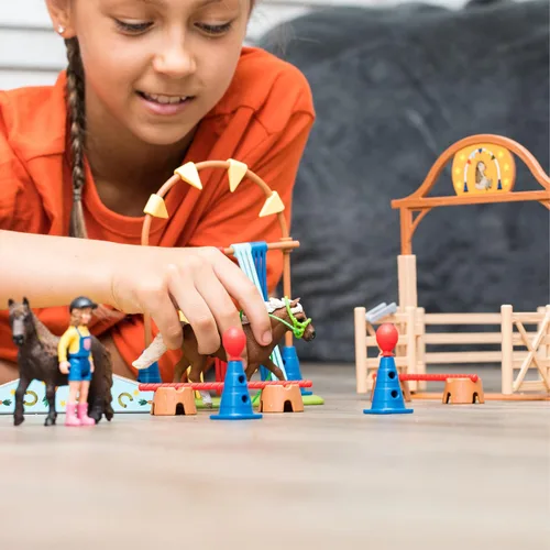 Miniatura 2 de Schleich Farm World - Juego de entrenamiento de agilidad de poni con caballo, entrenador y accesorios, juego de 41 piezas de poni, entrenador