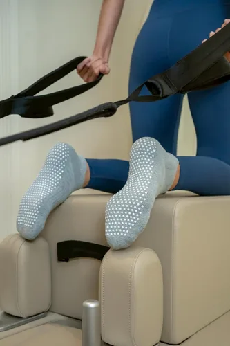Miniatura 4 de RATIVE - Calcetines antideslizantes para yoga, pilates y hospitales, para adultos, hombres y mujeres