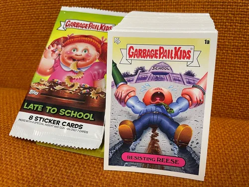 Miniatura 2 de 2020 Topps Garbage Pail Kids Late to School 200 Juego de base de calcomanías para tarjetas coleccionables