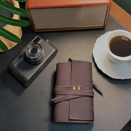 Miniatura 9 de Diario de cuero genuino de 4 x 6 pulgadas para hombres y mujeres con caja de regalo, 300 páginas de papel kraft forradas, diario encuadernado