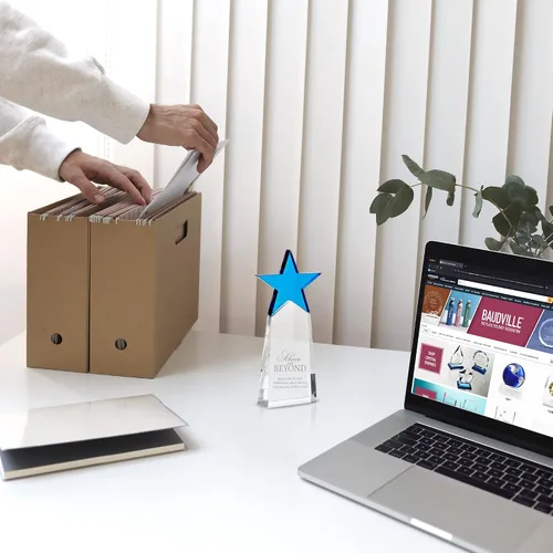 Miniatura 2 de Baudville Trofeo grabado – Cristal – Torre con estrella en la parte superior – Premio para empleados – Grabado personalizado de hasta cuatro líneas