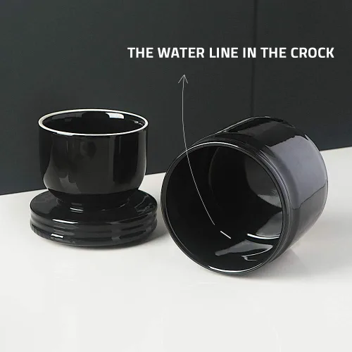 Miniatura 4 de Sweejar Recipiente para mantequilla de porcelana, plato francés con línea de agua, recipiente cerámico para mantequilla suave (Negro)