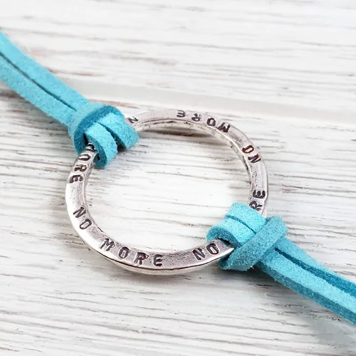 Miniatura 6 de Pulsera reversible con diseño de círculo infinito de bronce peruano, cordón ajustable de piel de ante sintético negro, pulsera de apoyo de la amistad