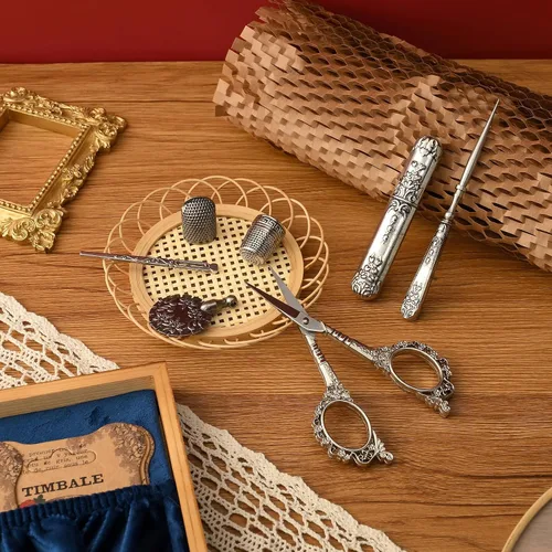 Miniatura 7 de Kit de tijeras de bordado vintage, regalo de Navidad para profesionales de costura, kit de costura antiguo europeo, herramientas de costura Plata