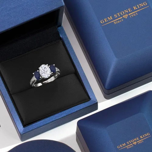 Miniatura 5 de Gem Stone King Anillo de plata de ley 925 con moissanita blanca y zafiro azul de 3 piedras para mujer