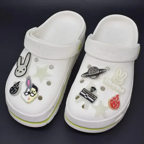 Miniatura 2 de Juego de 8 dijes para decoración de zapatos, pulsera de BUNNY que brillan en la oscuridad, regalos de fiesta, niños, niñas, hombres y mujeres, 8