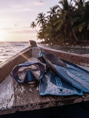 Miniatura 6 de Cressi Adult Short Adjustable Swim Fins- Light and Ideal for Traveling- Can be Worn Barefoot - Maui Short - Made in Italy