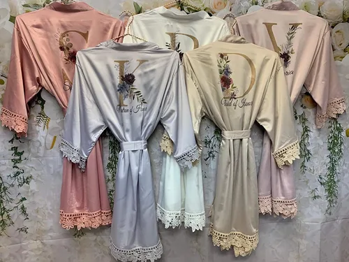 Miniatura 5 de Personalized Bridesmaid Robes Lace Bridal Robe Customized Gift Floral Design Satin Kimono Robe Wedding Party Getting Ready Short Robe Bachelorette