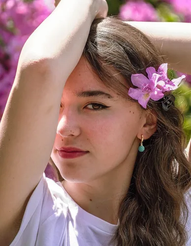 Miniatura 5 de Pequeños aretes de aro de oro con forma de concha y perlas colgantes, ligeros, hechos a mano, joyería para mujer