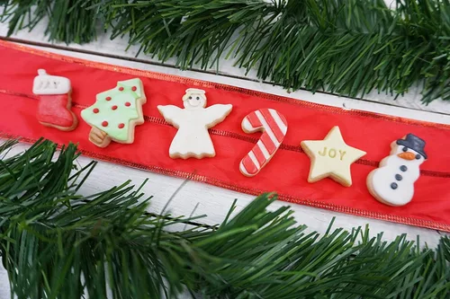 Miniatura 5 de R&M International Mini cortadores de galletas de Navidad, muñeco de nieve, medias, estrella, bastón de caramelo, árbol, ángel, juego de 6 piezas