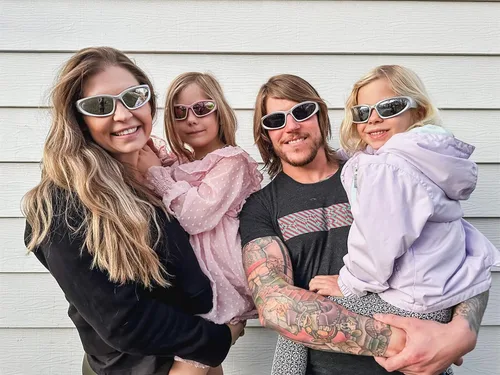 Miniatura 2 de GUVIVI Gafas de sol para niños con correa envolvente, gafas de sol futuristas para niños y niñas, persianas ovaladas de 4 a 12 años