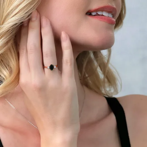 Miniatura 4 de Gem Stone King Anillo de compromiso ovalado de oro rosa de 10 quilates, ónix negro y zafiro blanco creado con 3 piedras para mujer