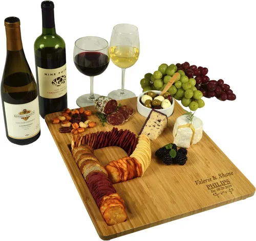 Miniatura 12 de Picnic at Ascot Tablero de queso/embutidos de bambú personalizado personalizado con un surco fresado en forma de letra para galletas – Incluye salsa